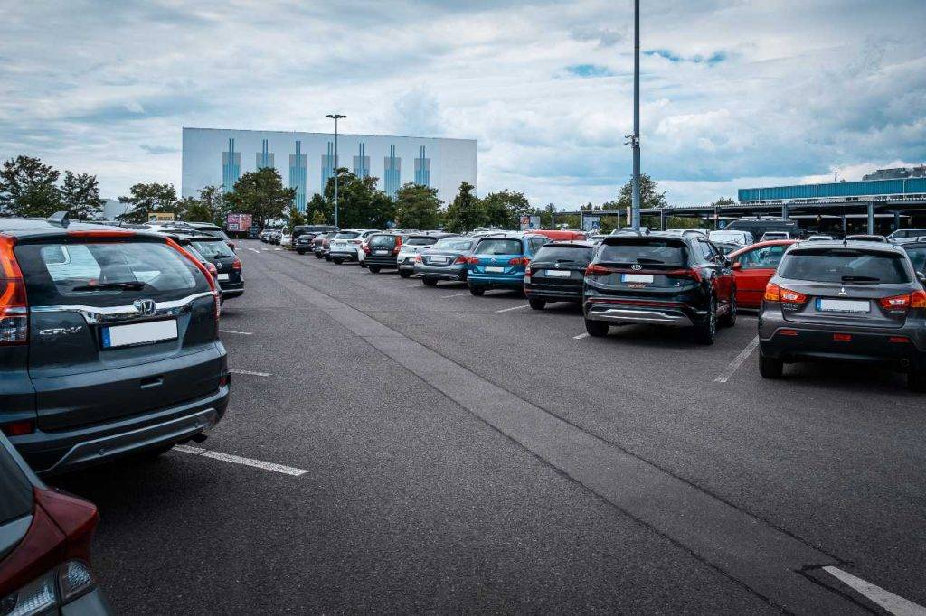 So geht Parken am Flughafen BER