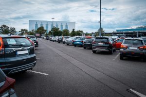 Dein Stellplatz. Parken Flughafen BER P2. Nach Gepäck ausladen Parken auf unserem asphaltierten Parkplatz. Parking BER Airport P2. After unloading luggage Parking on our asphalted Car Park. Parking BER P2. Po wyładowaniu bagażu parkowanie na naszym asfaltowym parkingu